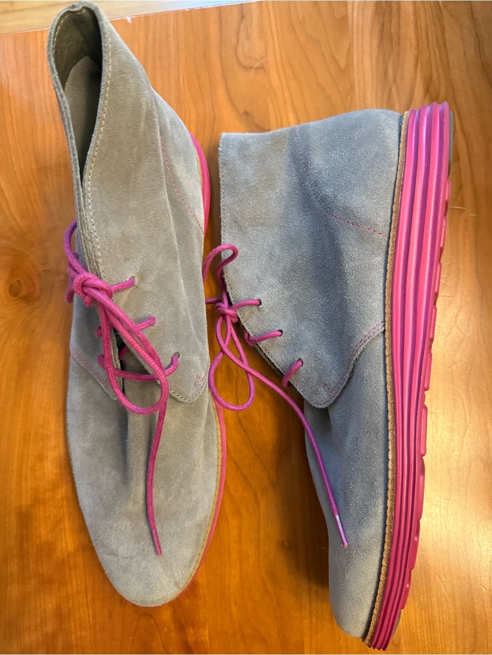 COLE HAAN LUNARGRAND Chukka Gray Suede  Boots Pink Soles & Laces size 11 NEW